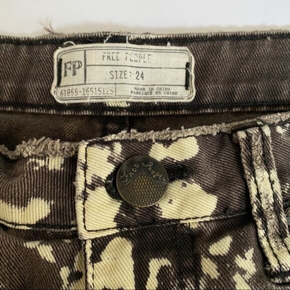 Free People Leaf Patterned Jean Shorts 24 📣 *Host Pick* 📣 - Picture 5 of 6